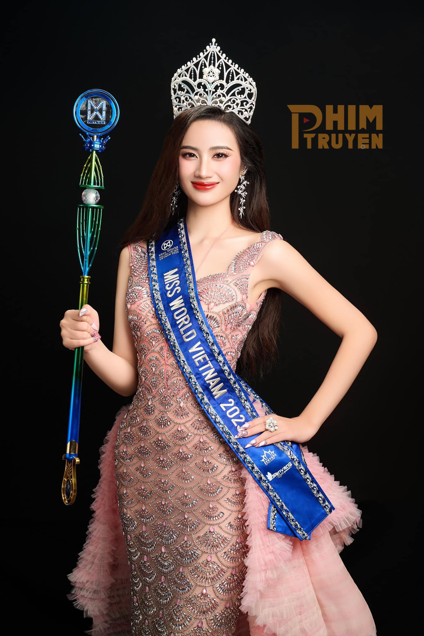 Ý Nhi là đương kim Hoa hậu của Miss World VietNam - Hoa hậu Thế giới Việt Nam 2023
