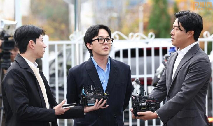 G-Dragon trả lời các phóng viên vào ngày 6-11 - Ảnh: YONHAP NEWS