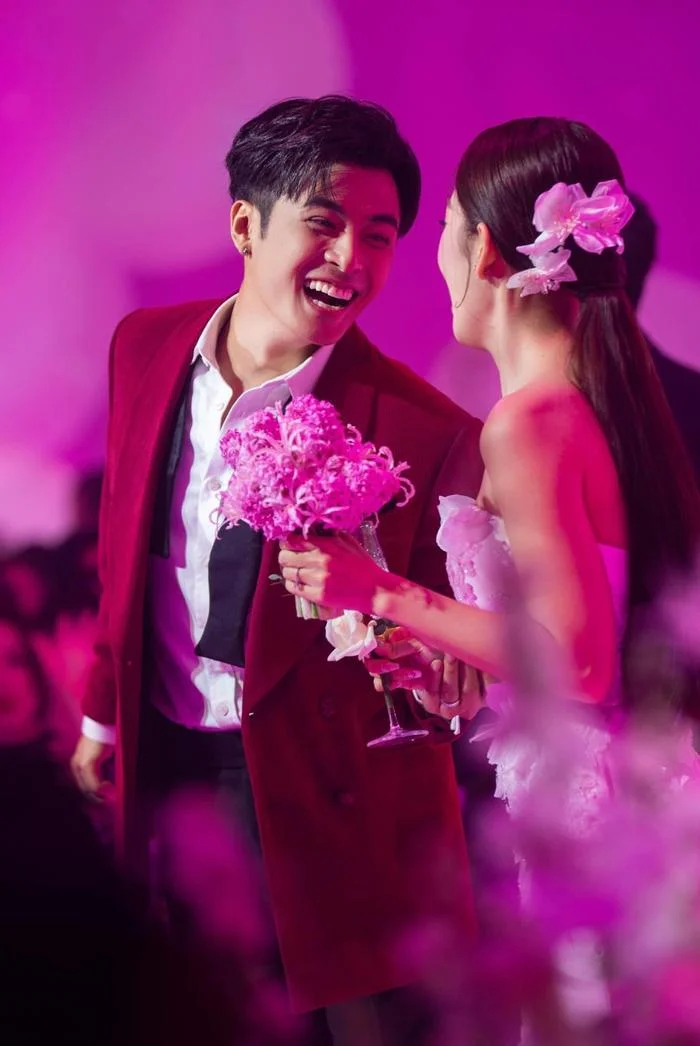 Vừa qua, vợ chồng Puka - Gin Tuấn Kiệt tổ chức đám cưới cực hoành tráng tại Cam Ranh và TP HCM gồm sự góp mặt đông đảo nghệ sĩ đình đám trong showbiz.