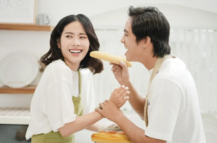 Năm 2020, Nam Em công khai hẹn hò nam diễn viên Lãnh Thanh.