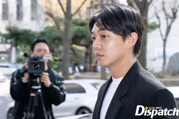 Yoo Ah In đến sở cảnh sát tiếp nhận điều tra vào sáng 27-3 - Ảnh: DISPATCH