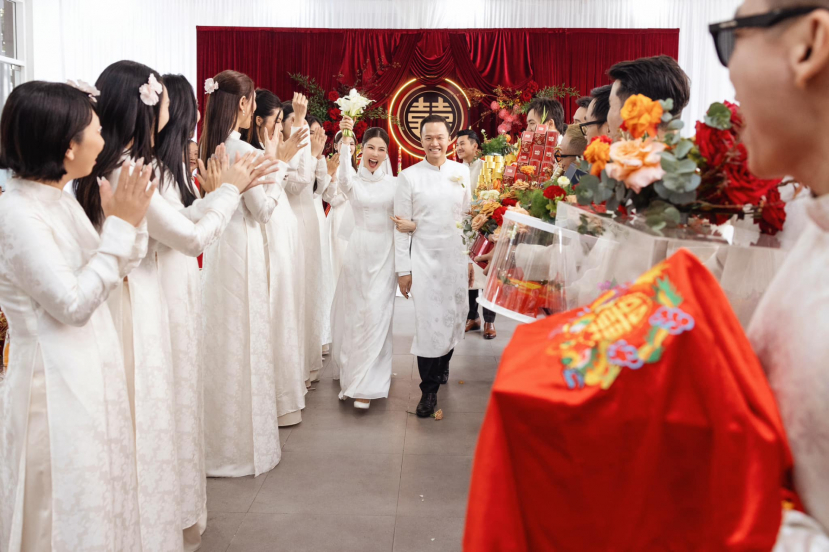Diễm My 9x và Vinh Nguyễn rạng ngời hạnh phúc trong lễ vu quy