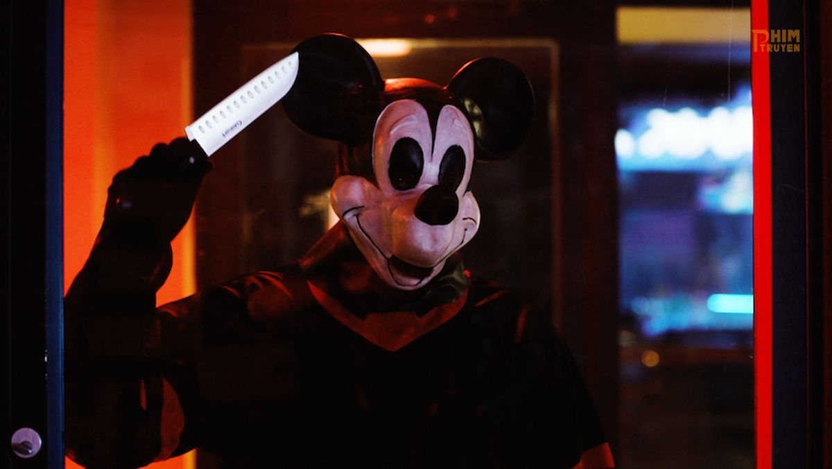Hình ảnh sát nhân đeo mặt nạ chuột Mickey trong trailer phim "Micky's Mouse Trap".