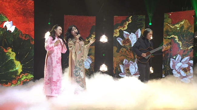 Ca si Thanh Lam, Khánh Linh và nhạc sĩ Xuân Phương biểu diễn tại chương trình. (Ảnh: VTV)