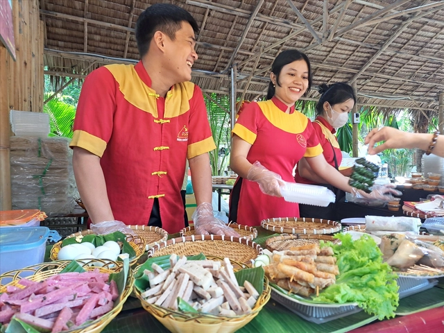 Những món ăn ngon của Bình Định cũng được phục vụ quý khách tại ngày hội