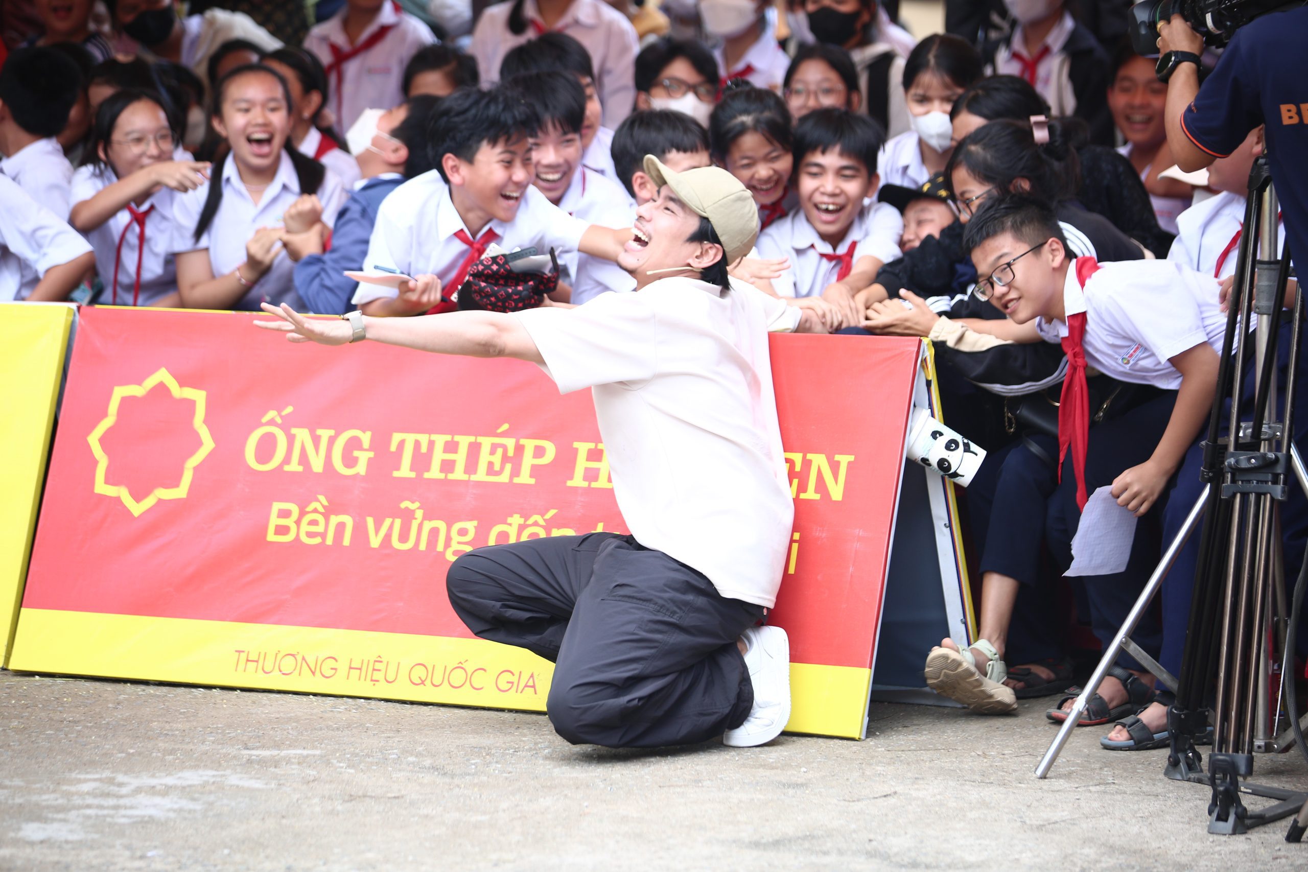 Diễn viên Kiều Minh Tuấn rất được khán giả nhí ngưỡng mộ 