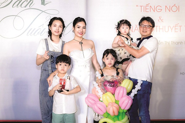 Gia đình MC Thanh Mai.